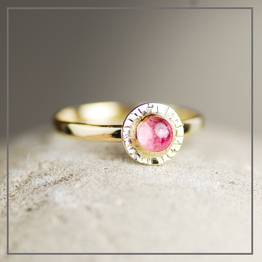 Ring Lola Shine Goud met roze Toermalijn geboortesteen van oktober